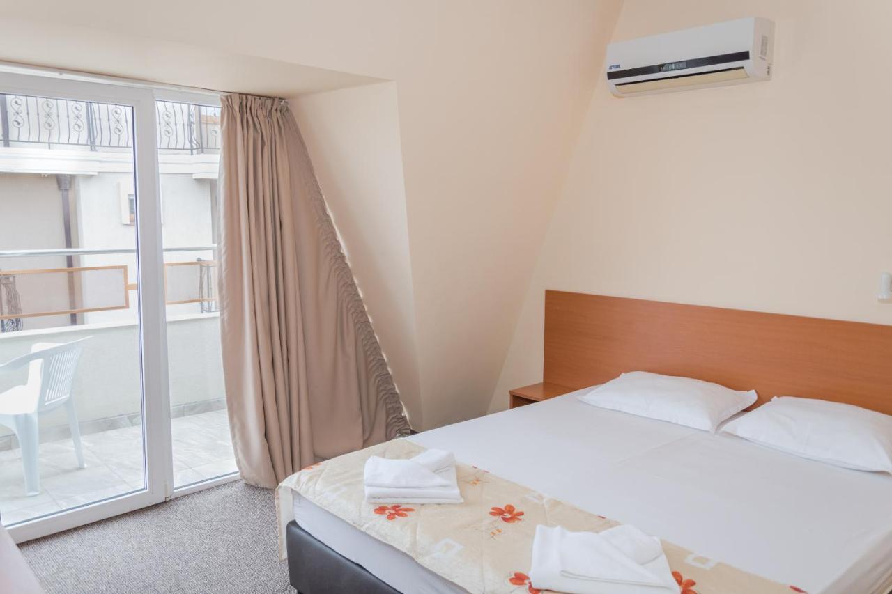 Hotel Eva Ravda Eksteriør billede