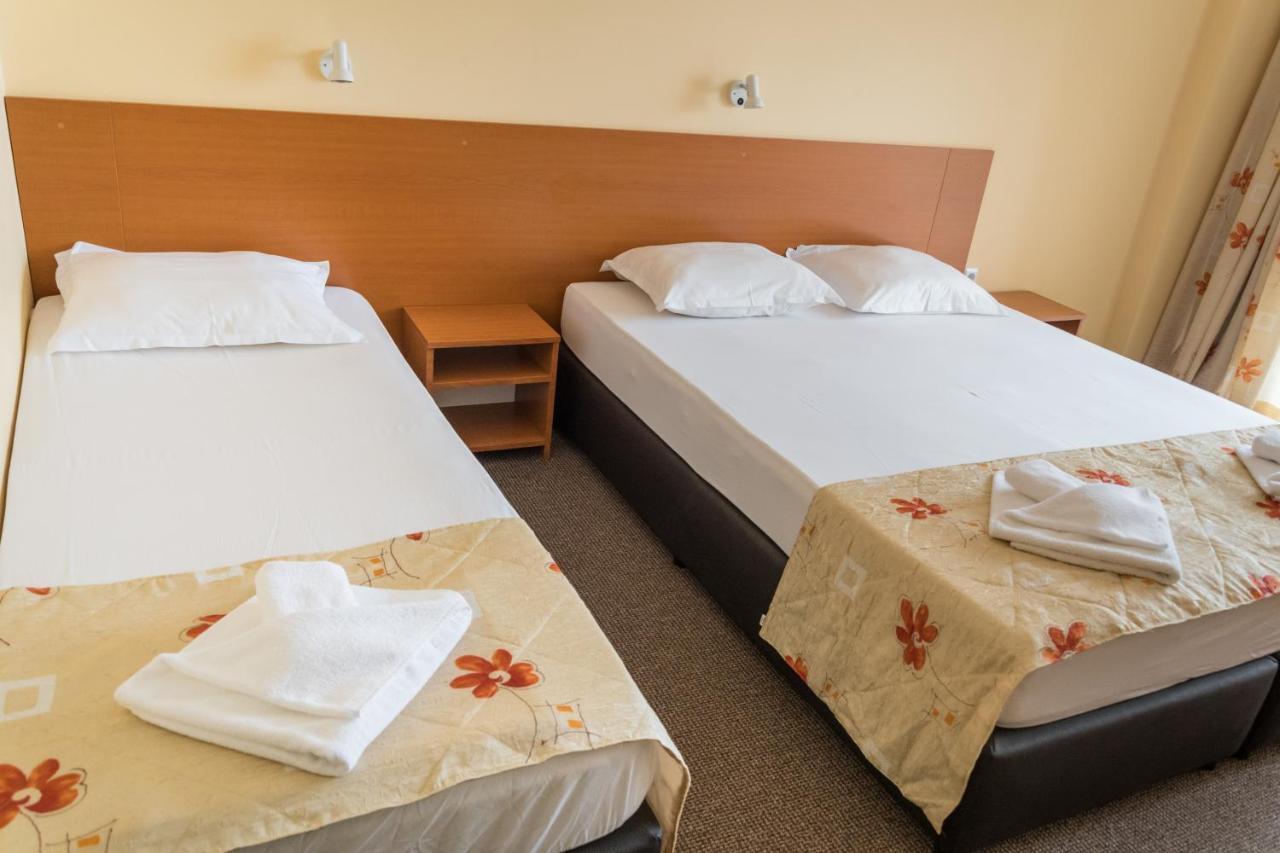Hotel Eva Ravda Eksteriør billede