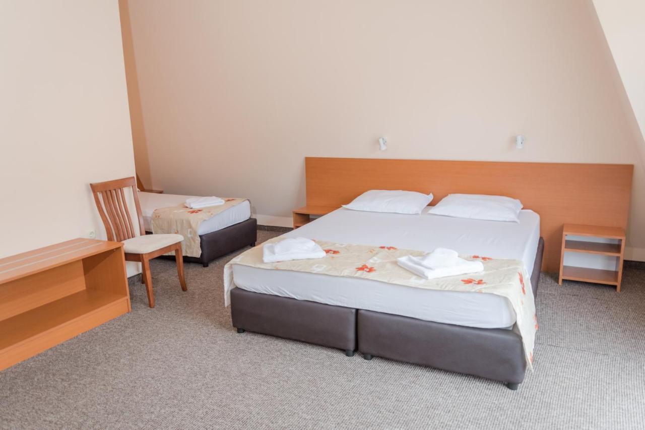 Hotel Eva Ravda Eksteriør billede