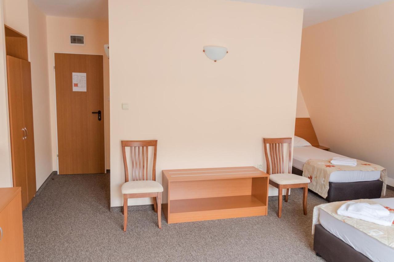 Hotel Eva Ravda Eksteriør billede