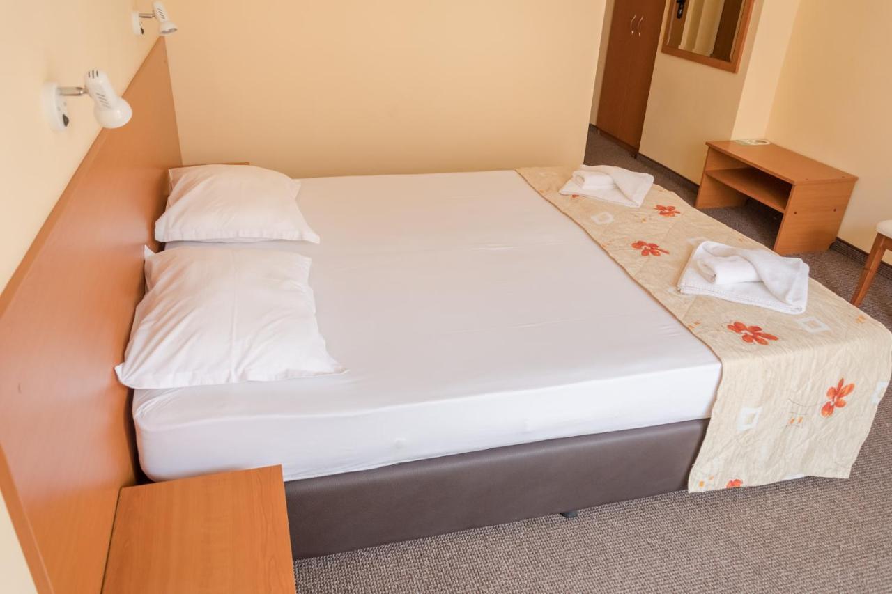 Hotel Eva Ravda Eksteriør billede