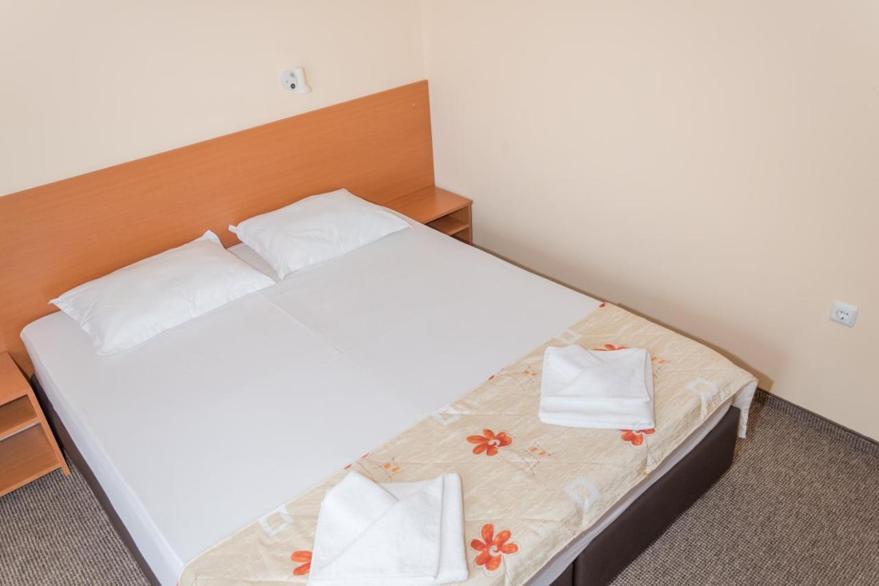 Hotel Eva Ravda Eksteriør billede