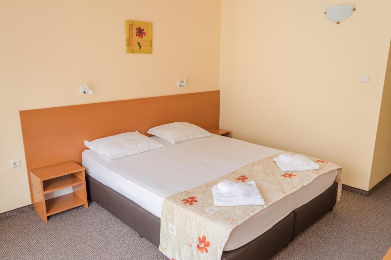 Hotel Eva Ravda Eksteriør billede