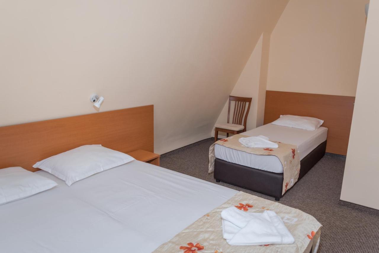 Hotel Eva Ravda Eksteriør billede