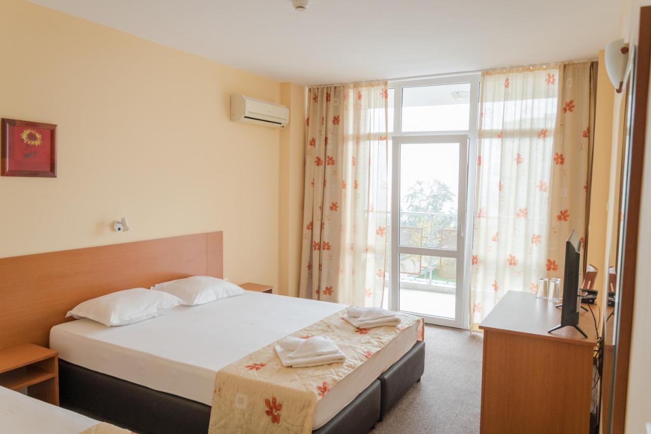 Hotel Eva Ravda Eksteriør billede