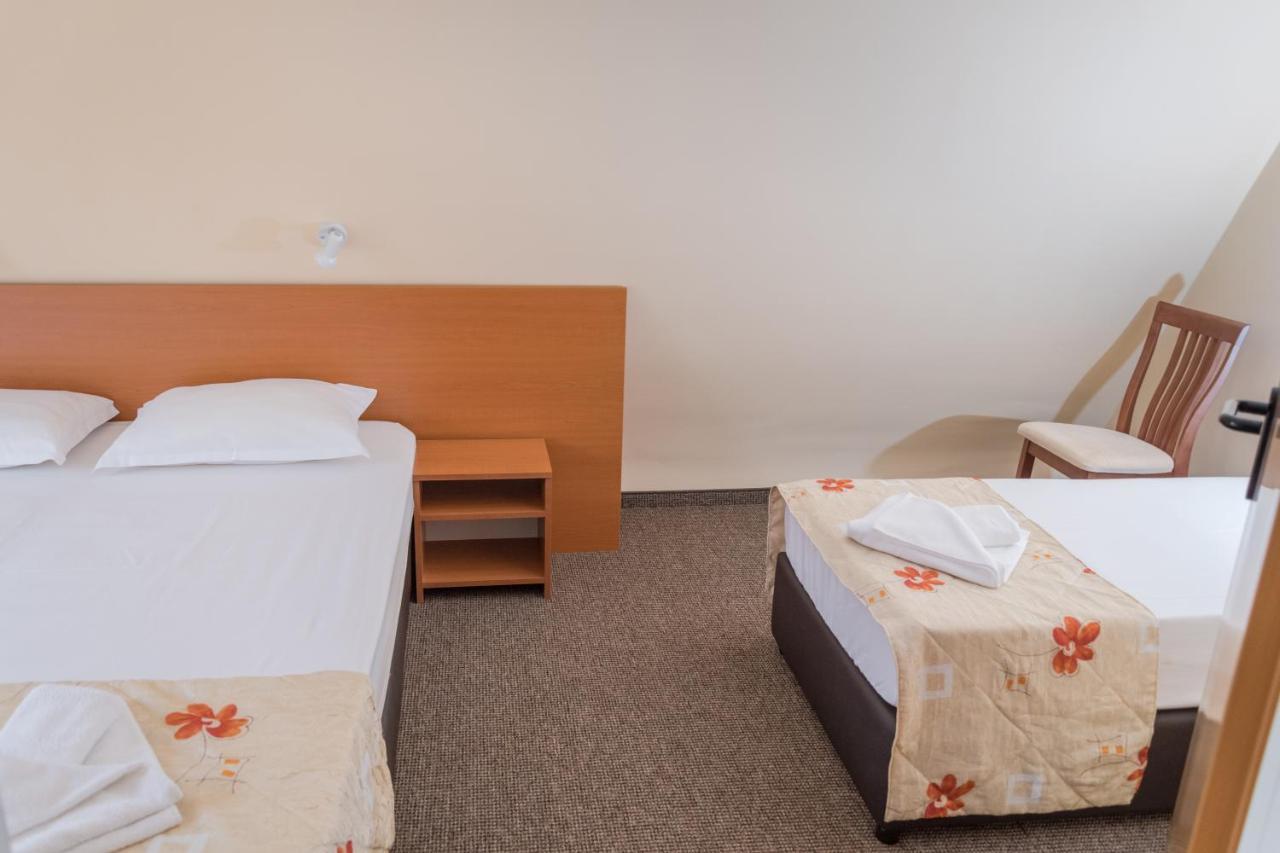 Hotel Eva Ravda Eksteriør billede