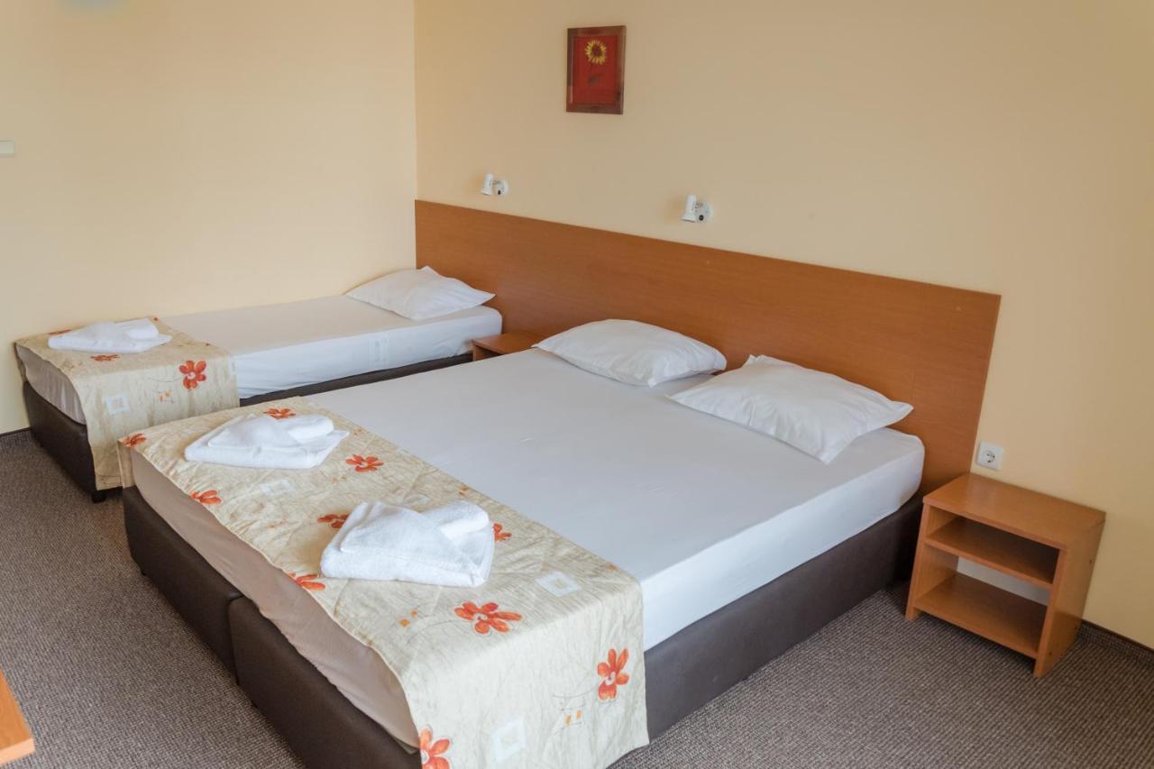 Hotel Eva Ravda Eksteriør billede