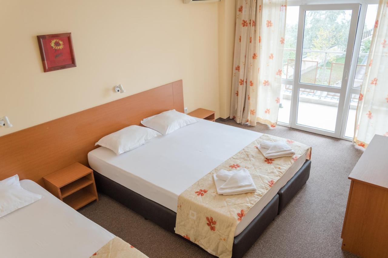 Hotel Eva Ravda Eksteriør billede