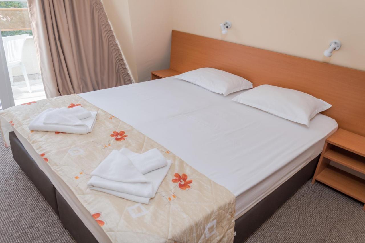 Hotel Eva Ravda Eksteriør billede