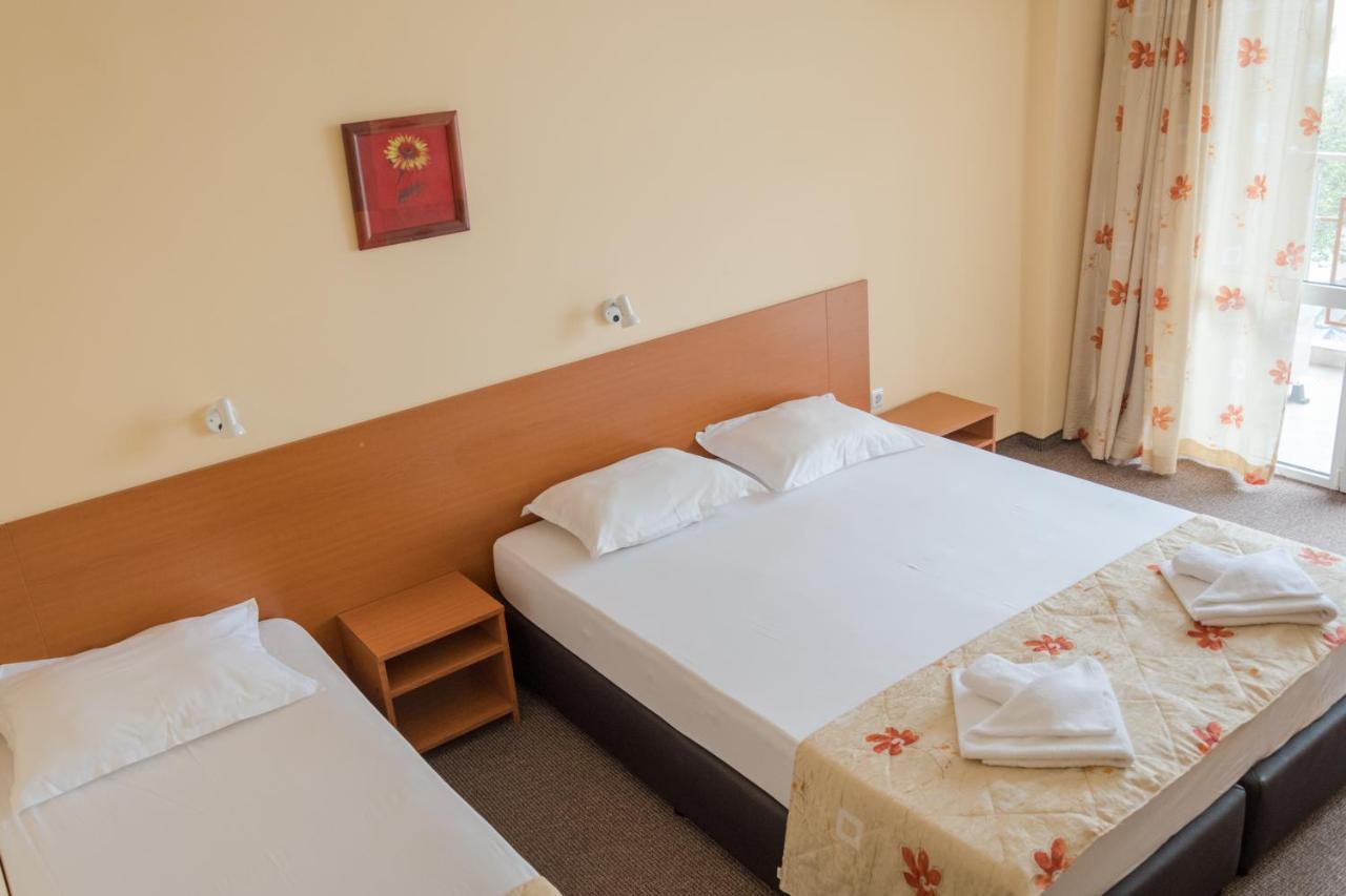 Hotel Eva Ravda Eksteriør billede