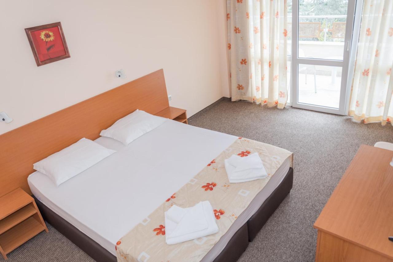 Hotel Eva Ravda Eksteriør billede