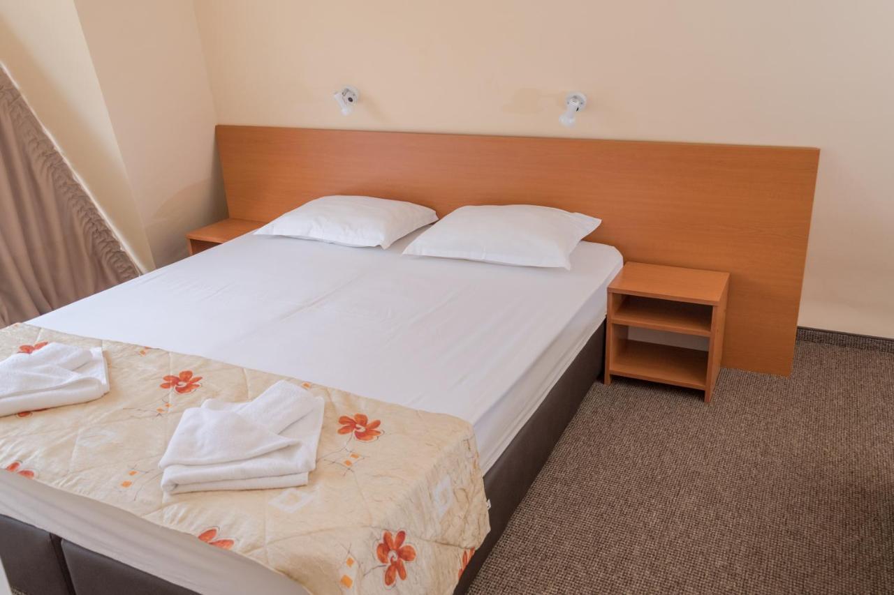 Hotel Eva Ravda Eksteriør billede